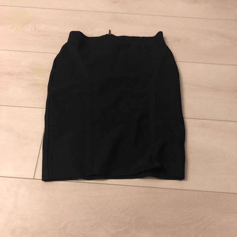 Short pencil skirt